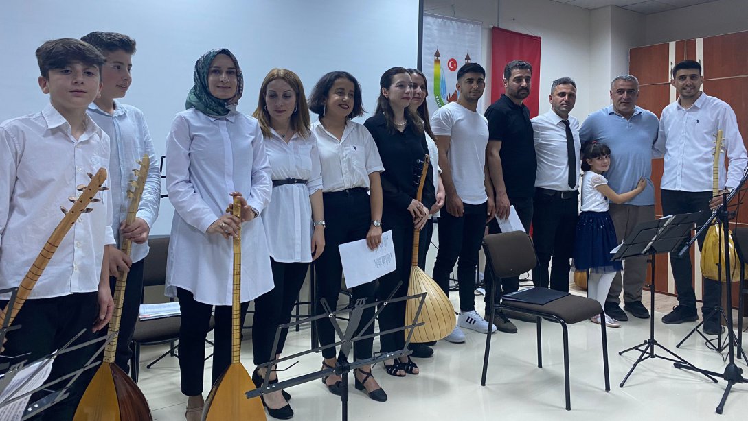 Türk Halk Müziği Konseri Büyük İlgi Topladı.