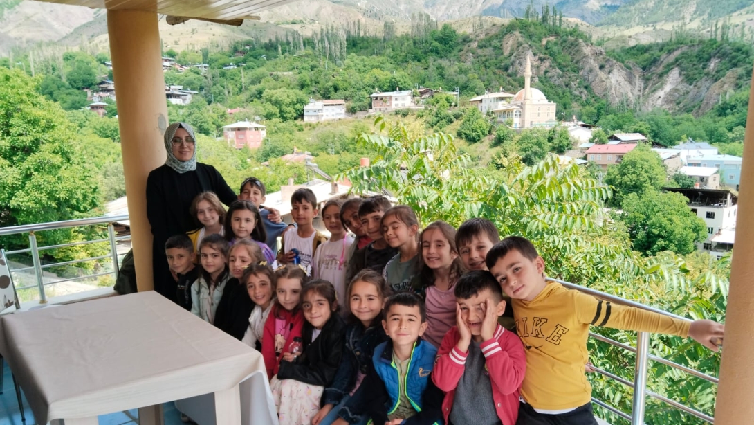 Hayırsever İş İnsanımızdan Öğrencilerimize Yemek İkramı
